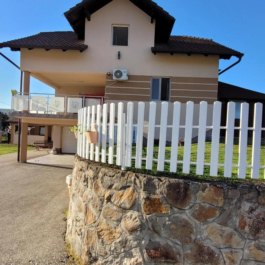 Apartmani Apolon Vrdnik Εξωτερικό φωτογραφία